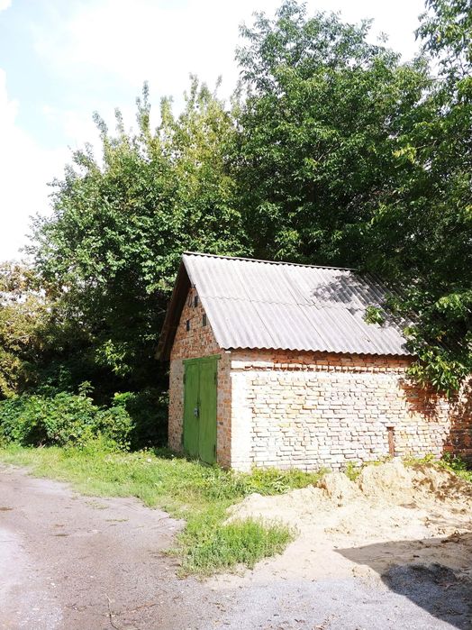 Цегляний капітальний гараж