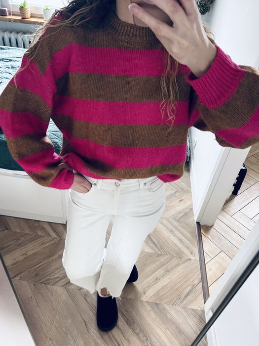 Cieply sweter w paski