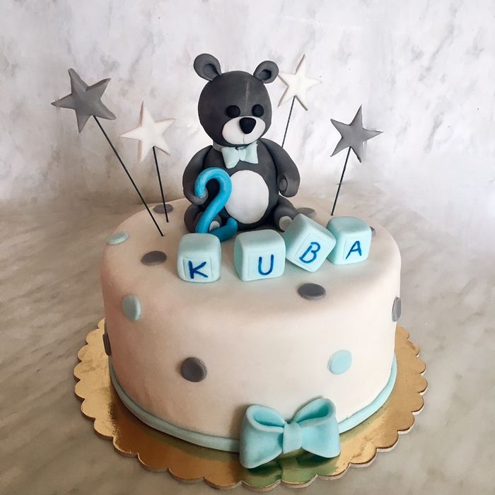 Buciki na tort , figurki z masy  . Dekoracje cukiernicze