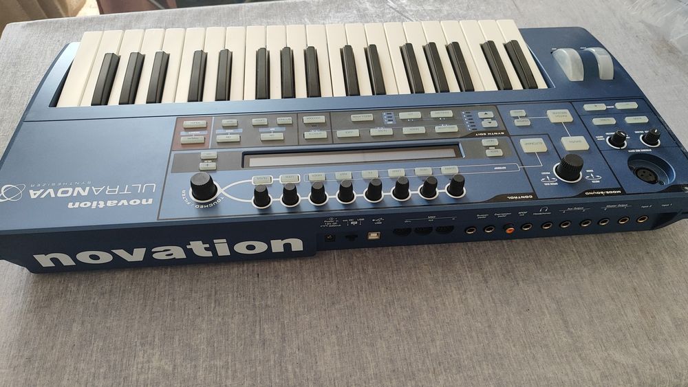 Синтезатор Novation Ultranova