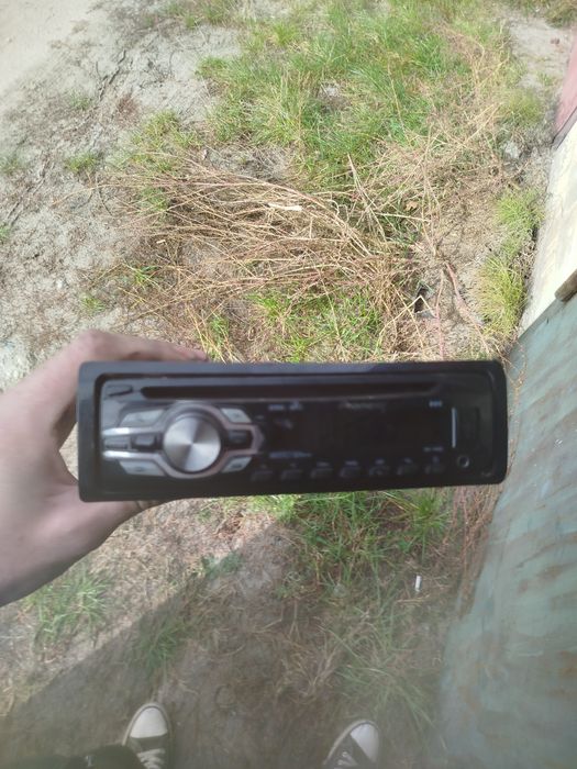Pioneer DEH-1400UB магнитола