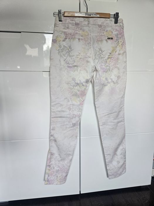 Guess nowe 36 nowe spodnie białe w kwiaty 27 34 36 kwiatowe