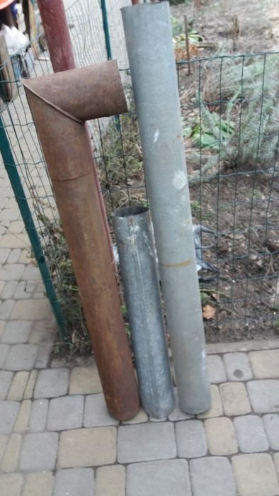 Трубы для водостока или вытяжки.