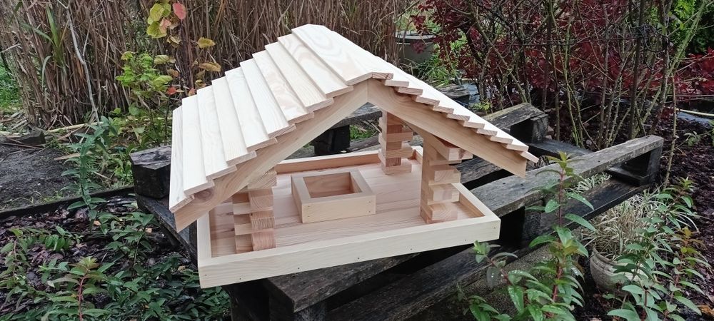 Sprzedam karmnik duży i solidny