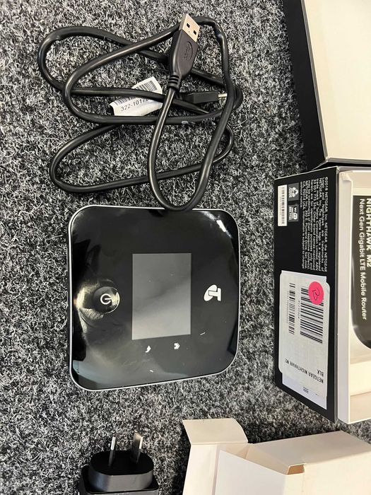 router mobilny - Nighthawk M2 MR2100 powystawowy