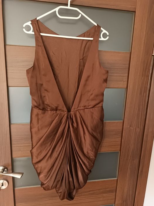 ASOS brązowa sukienka z odkrytymi plecami
