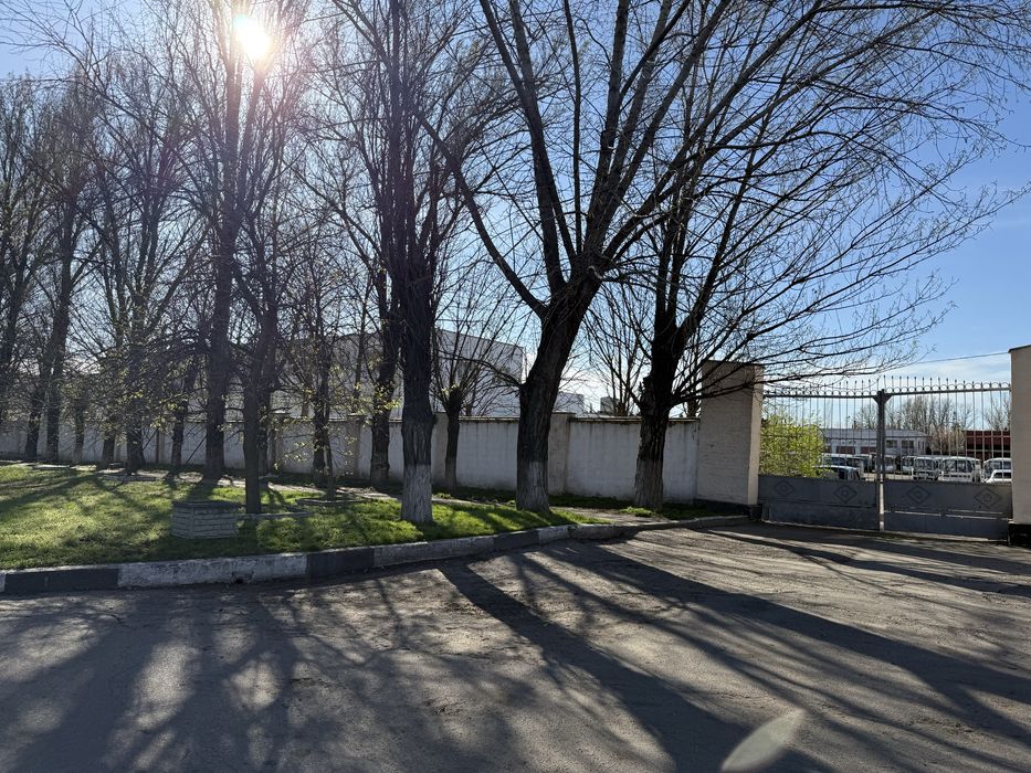 Оренда великої стоянки під фури