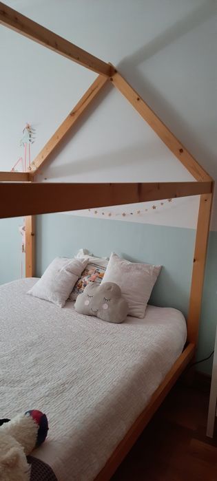 Cama casinha estilo Montessori