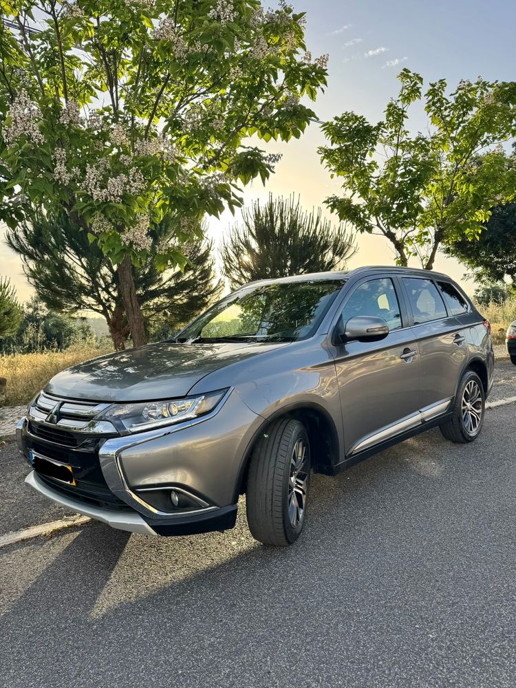 Mitsubishi Outlander 2.2 DI-D Instyle Navi Black Edition