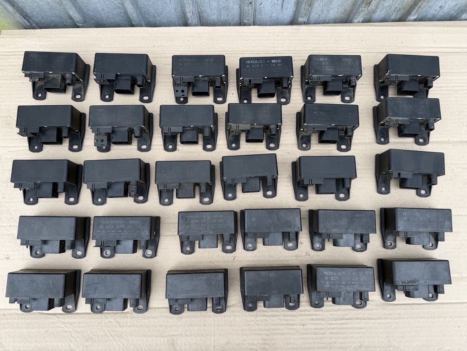 Реле свічок накала 2,2 CDI на Mercedes-Benz VITO W638-639.