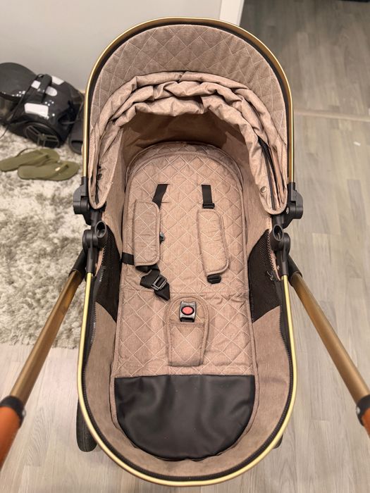 Carrinho de bebê + bebê conforto Mel Baby