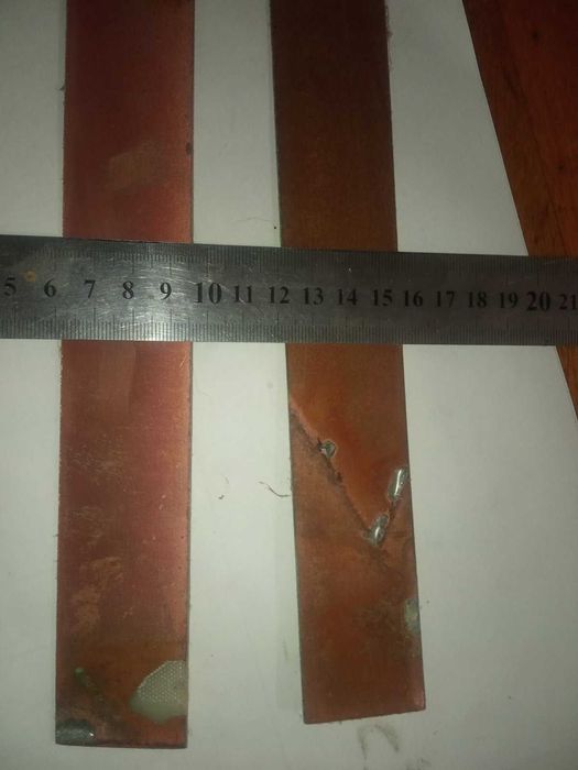 Смуги склотекстоліту, шириною 35 мм, завтовшки 1,5 мм,