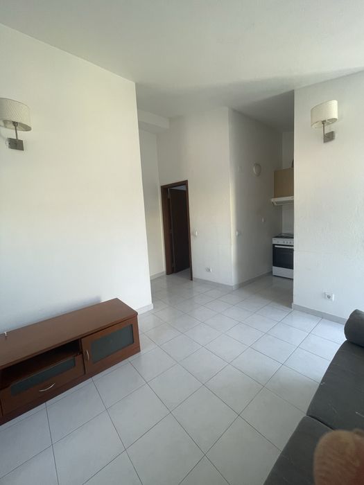 Lindo T1 pra arredamento em Loures(Tojalinho)