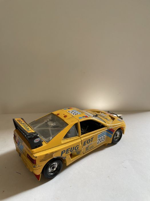 Peugeot 405 turbo 16 burago