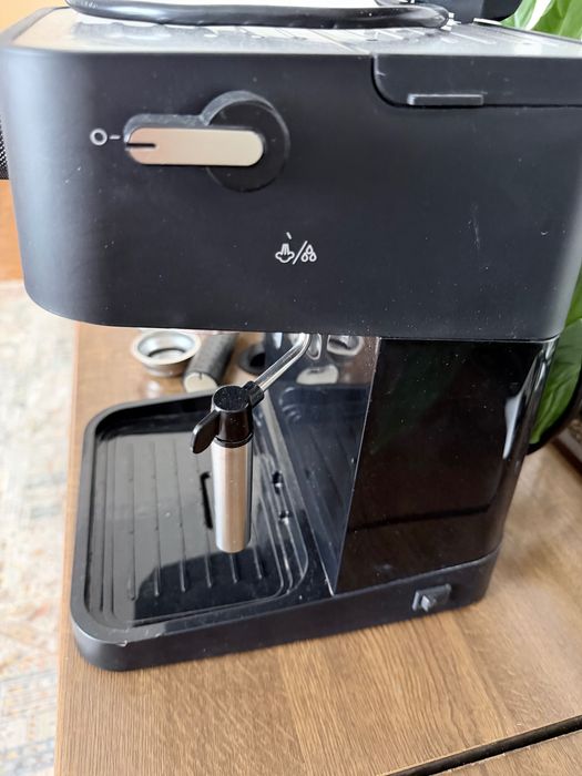 Кавоварка ріжкова Delonghi EC260BK