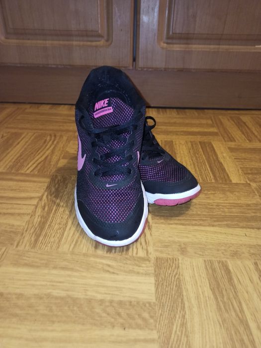 Кросівки жіночі Nike