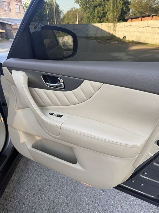 Infiniti QX70 2015