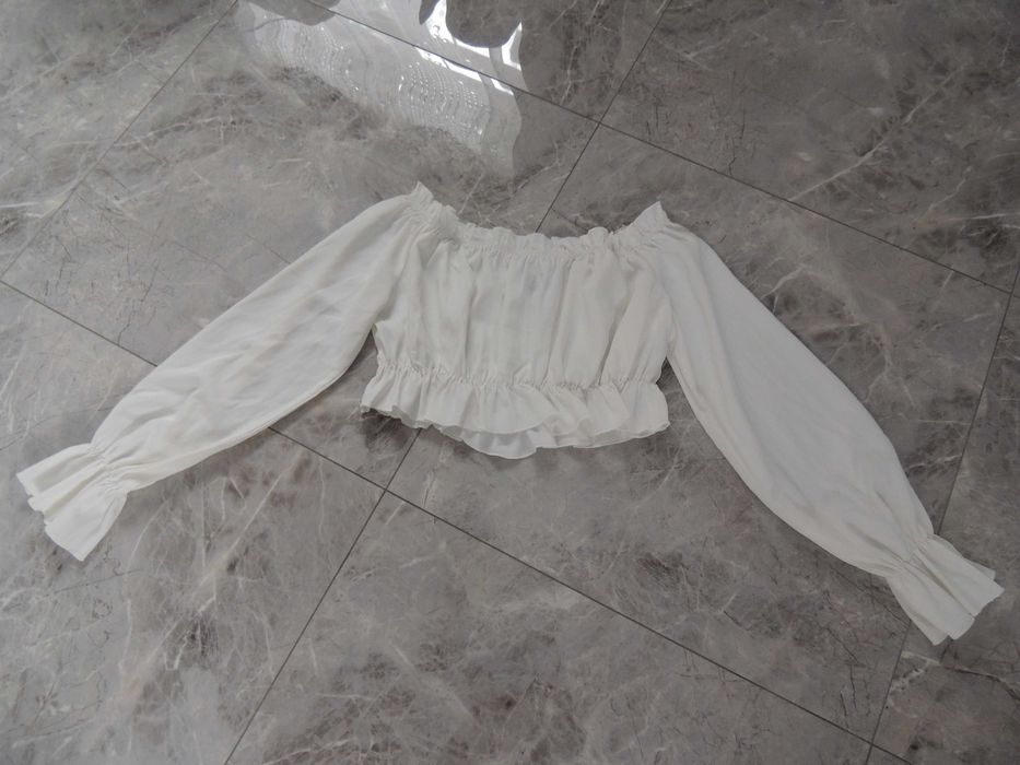 biała krótka elegancka bluzka top hiszpanka z falbanką crop top M L