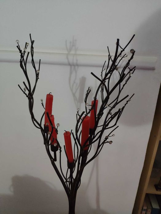 Vendo castiçal em ferro preto de triplo pé, de 5 velas