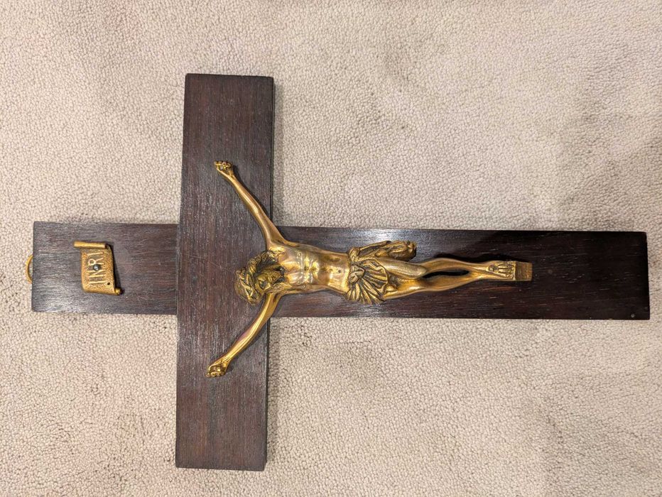 Crucifixo Antigo em Madeira (33 cm x 22 cm) – Estilo Vintage