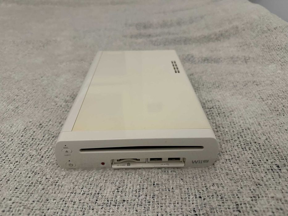 Nintendo Wii U + Nintendo Wii U Pad