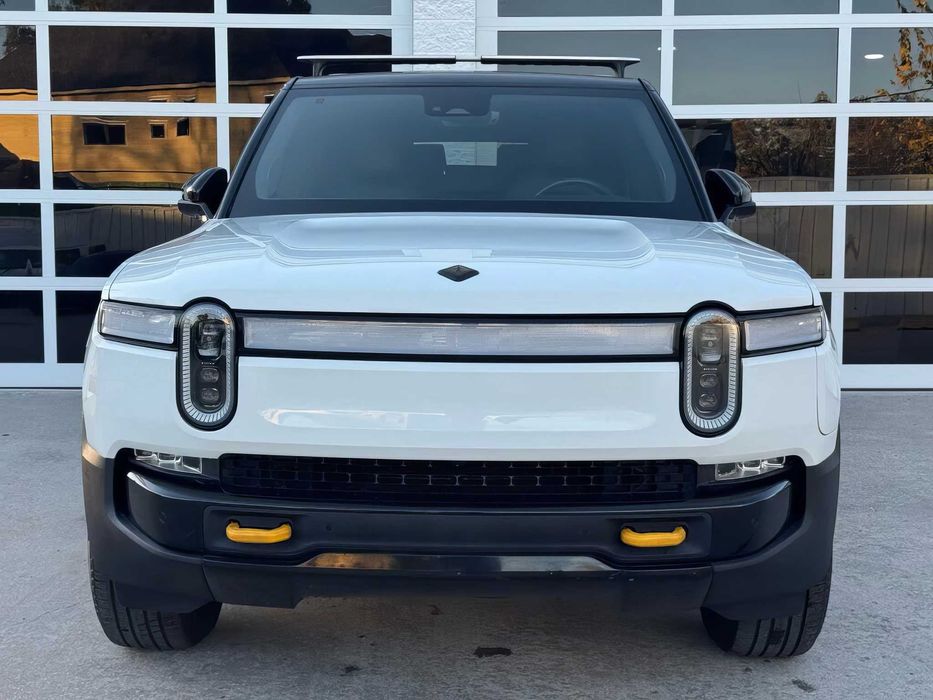Rivian R1S      2022