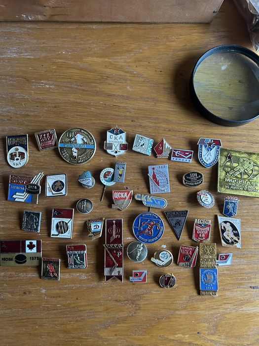 Продається велика колекція значків