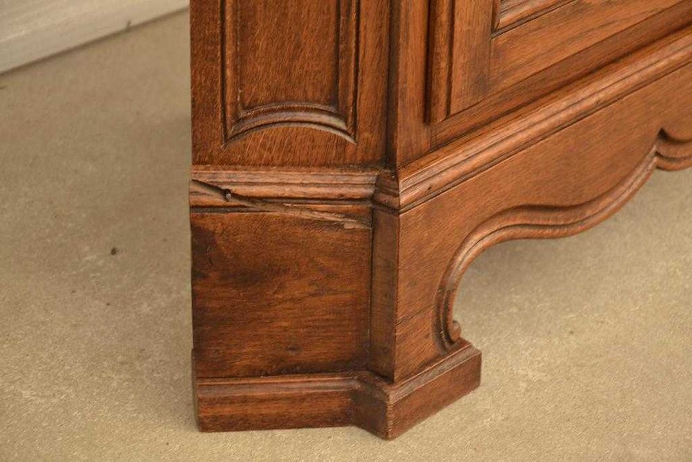 stylowa narożna komoda