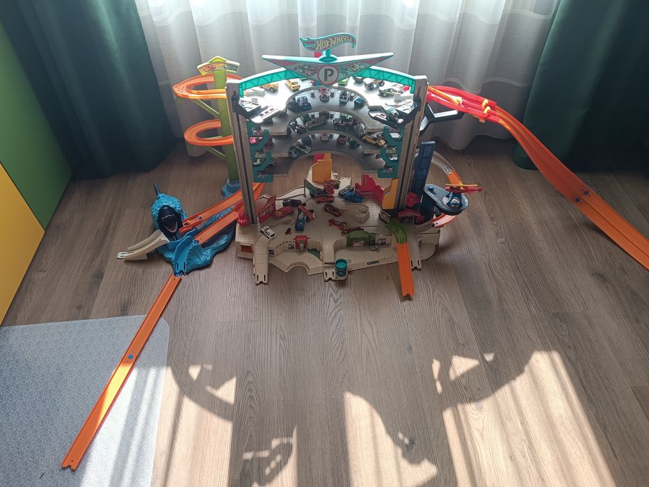 Трек,парковка Hot wheels