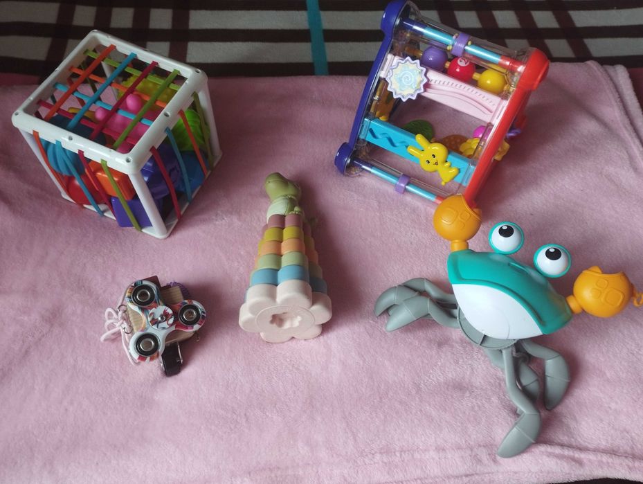 Дитячі розвиваючі іграшки