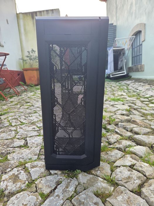 Caixa EATX Phanteks Enthoo Pro 2 RGB
RGB com vidro temperado