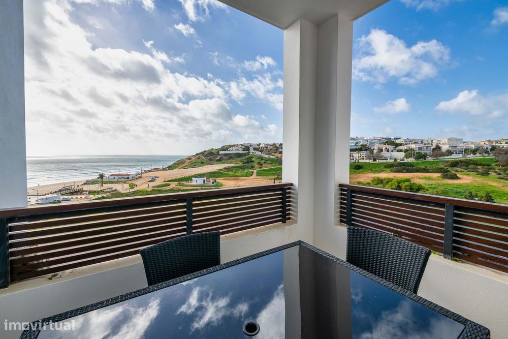 Apartamento de 2 quartos com vistas espetaculares para o mar