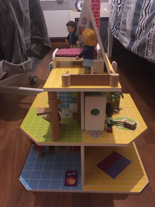 Casa de bonecas usada