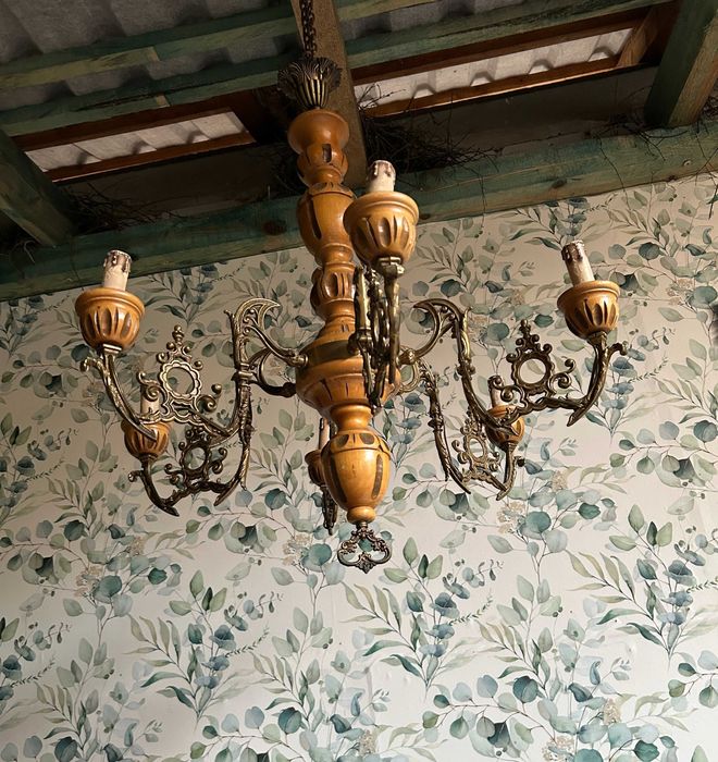 Elegancki żyrandol vintage z drewna i mosiądzu #8039 Stylowy Węgrów