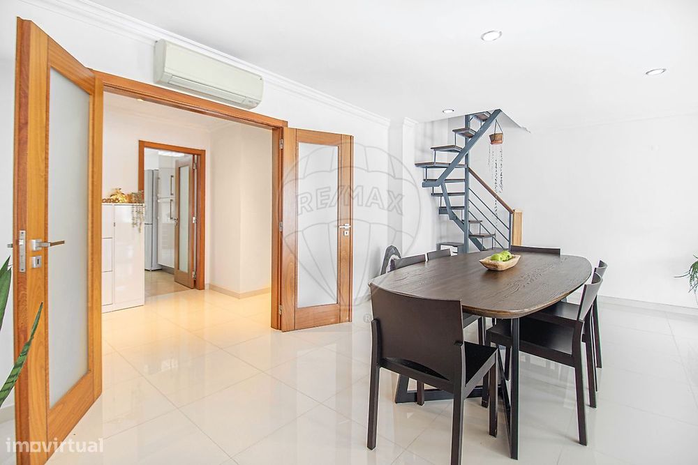 Apartamento T4 para arrendamento