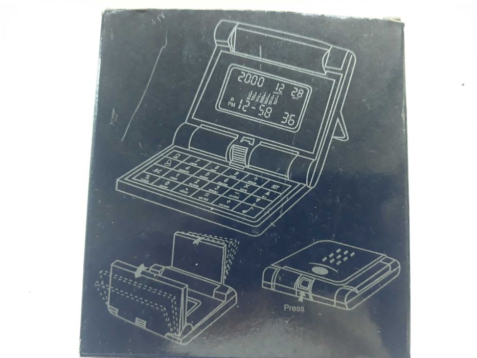 Настольные часы-будильник-калькулятор