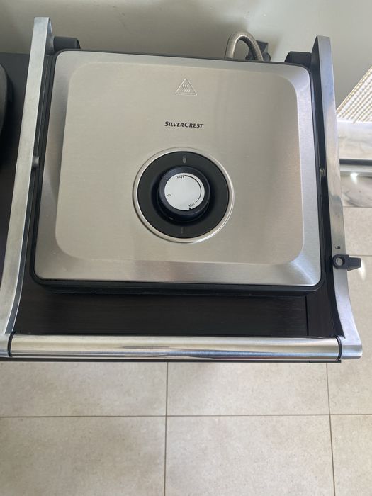 Sanduicheira bem conservada