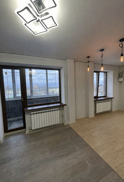 Продам 3-х кімнатну квартиру в центрі м. Лозова