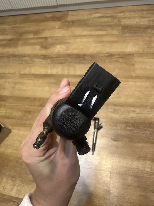 Форсунки на megane 3 1.5 dci  166006212R