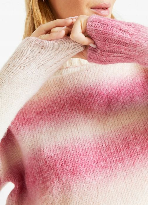 Cieniowany sweter z domieszką wełny firmy Bonprix.