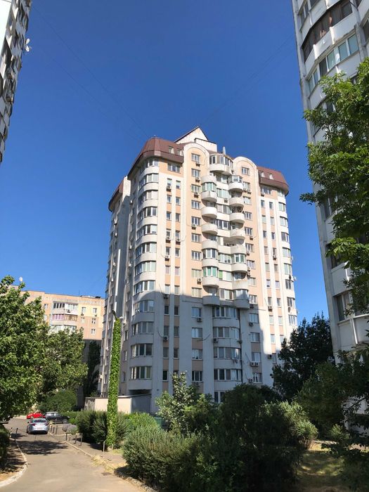 Продам:2-х к.кв.,общ.68м,с ремонтом,необычная планировка.