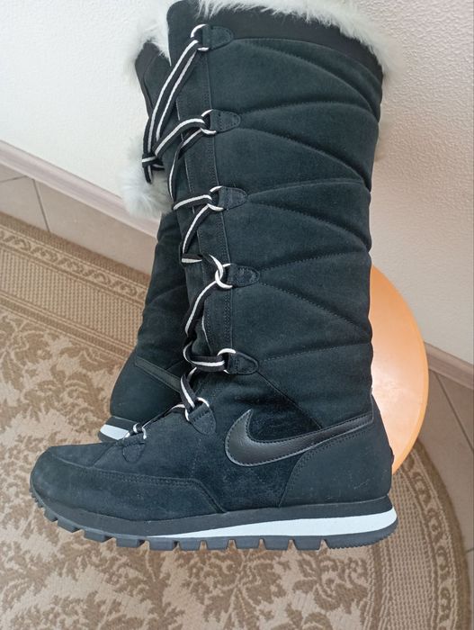 Жіночі  зимові чоботи Nike.