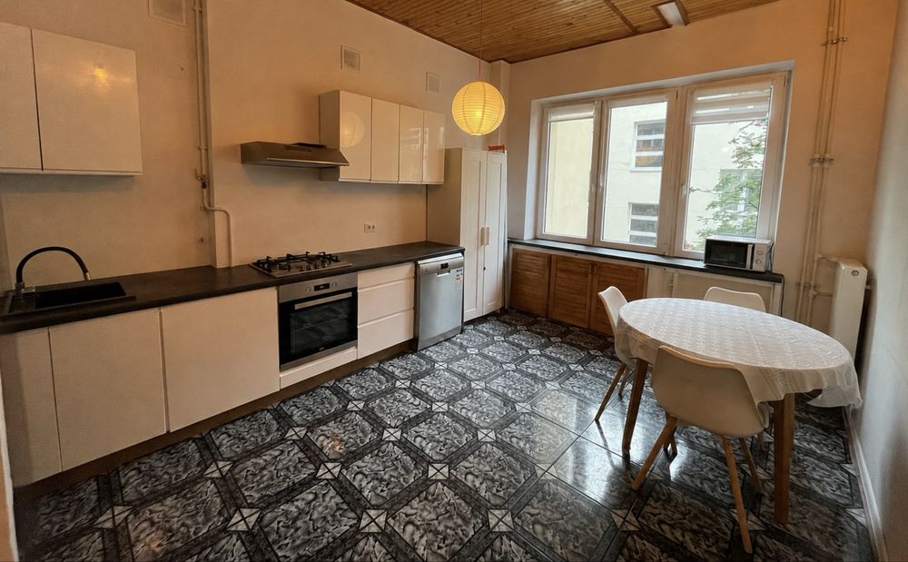 68 m² przy metrze Rondo ONZ, osobna kuchnia, bez prowizji