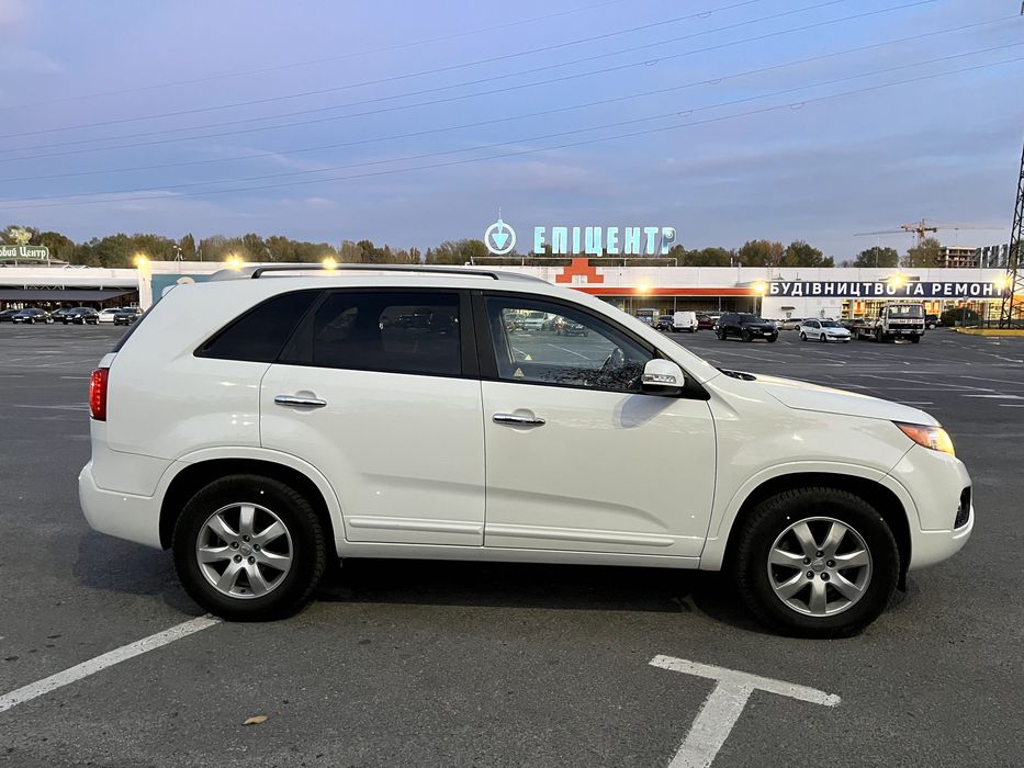 Продаж автомобіля Kia Sorento