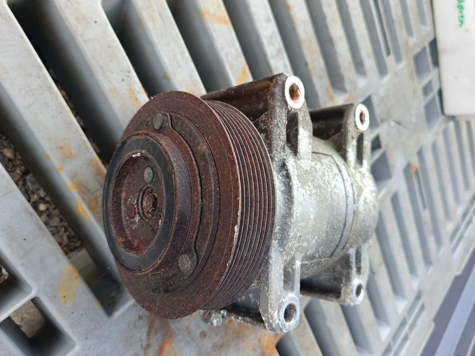 Sprężarka klimatyzacji Nissan CABSTAR 35.13 z 2008roku 2,5D 130KM