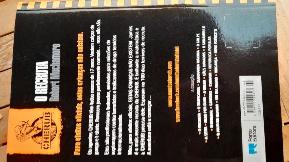 Livro O Recruta- Robert Muchamore