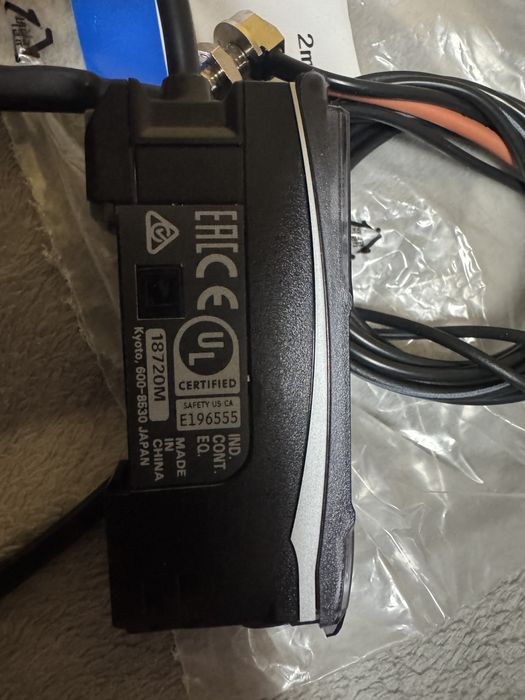 Omron wzmaczniacz światłowodowy + czujnik