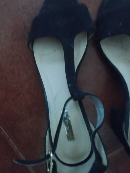 Sapatos pretos mulher
