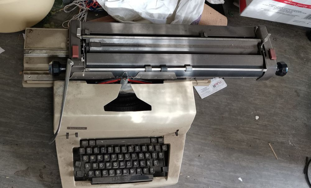 Maszyna do pisania Łucznik 101