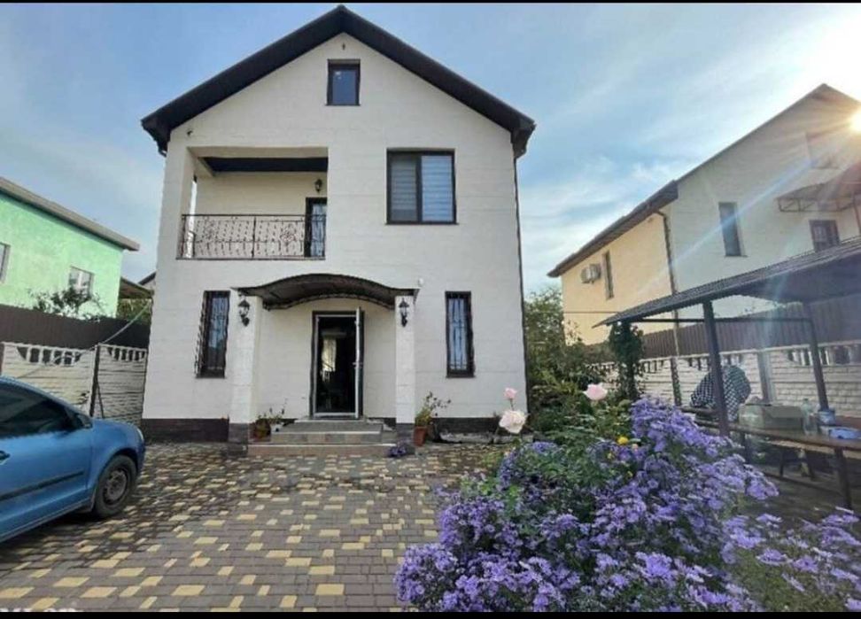 Дом в Червоном Хуторе , в доме остается все, отличное местоположение.